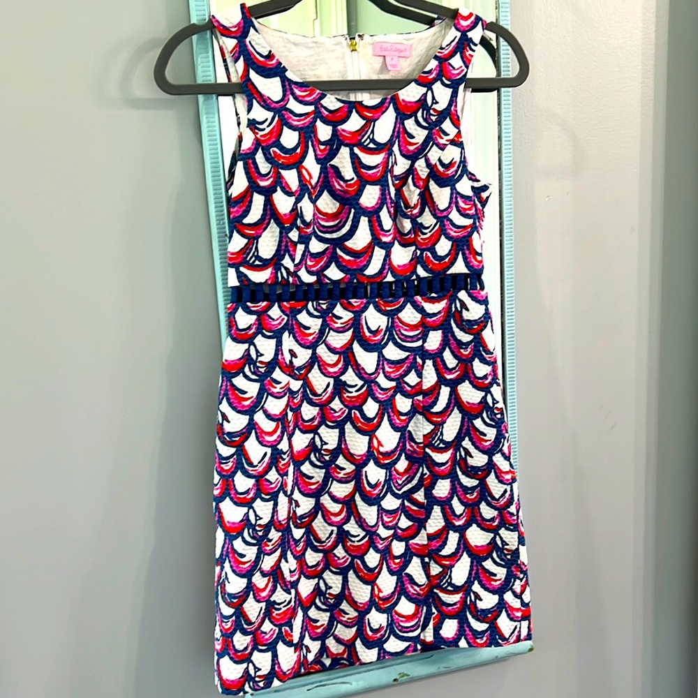 Lilly Pulitzer size 2 shift with open midriff EUC